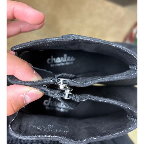 Charles by Charles David Women’s 8 Black Faux Suede Ankle Boots Kitten Heel New - Picture 9 of 10